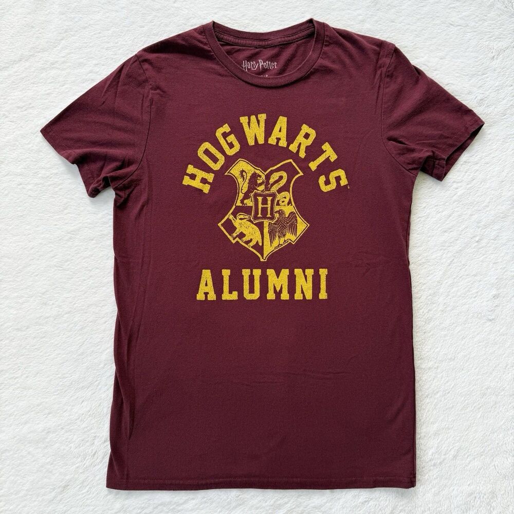 Harry Potter Hogwarts Alumni Short Sleeve T-Shirt Size Small Maroon